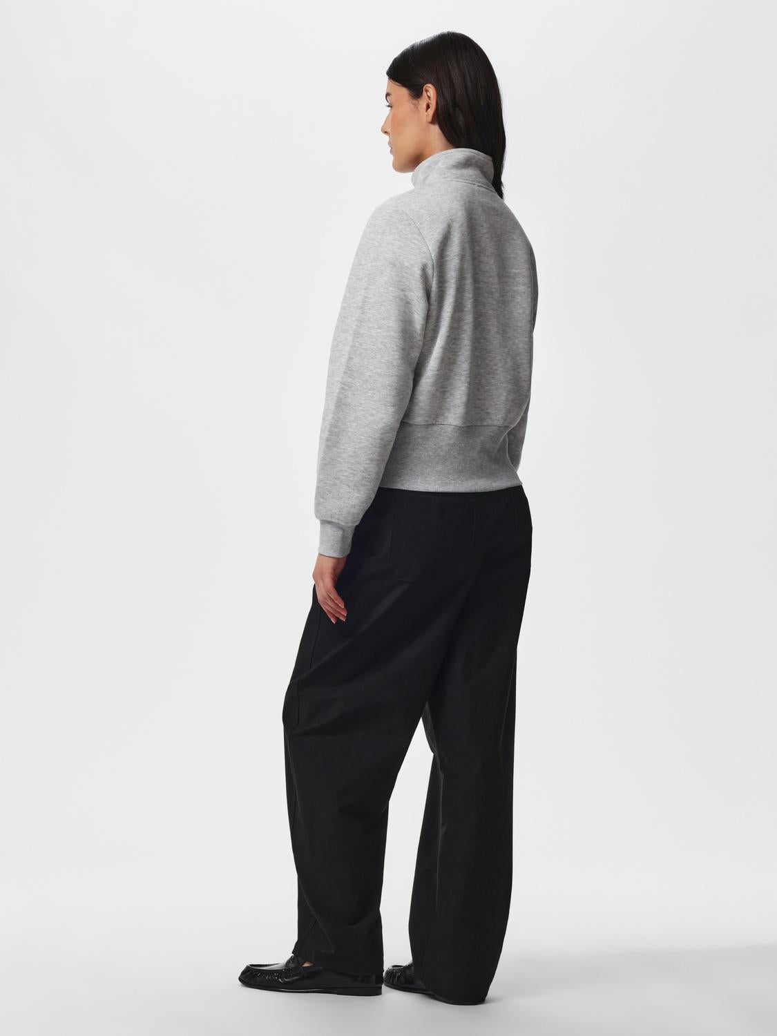 model_shot-back